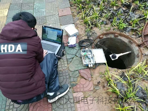 千岛湖的现场，调试下水道液位计