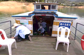 大禹电子在水下测试超声波水下通讯传感器和超声波测深仪