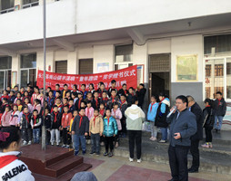 大禹电子总经理上官明禹回母校官坊小学捐赠图书