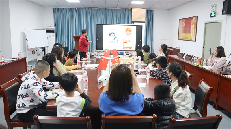 福建农林大学李芳博士受邀赴我司作公益授课【大禹电子】 福建农林大学李芳博士受邀赴我司作公益授课【大禹电子】